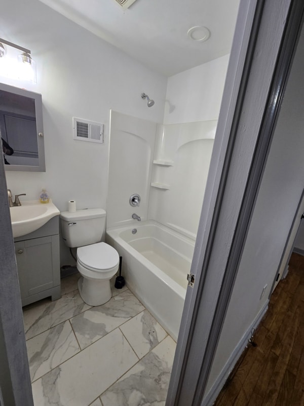 Building Photo - 4352 Ridgewood Cir