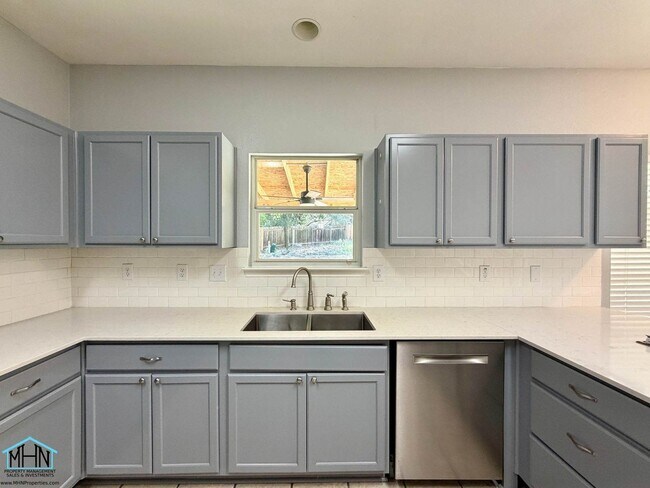 Building Photo - 518 Willow Grove Dr