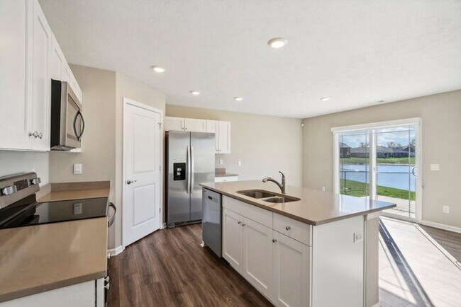 Building Photo - Fantastic 3bd/2ba home! Coming soon!