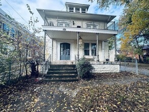 Building Photo - 215 N Bellevue Blvd