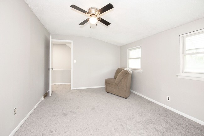 Building Photo - THREE BEDROOM SINGLE FAMILY HOME IN BEAUTI...