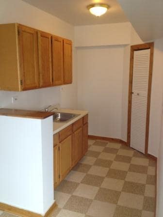 Kitchen - 6306 S Artesian Ave