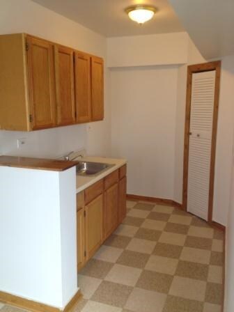 Kitchen - Chicago Lawn Apartments