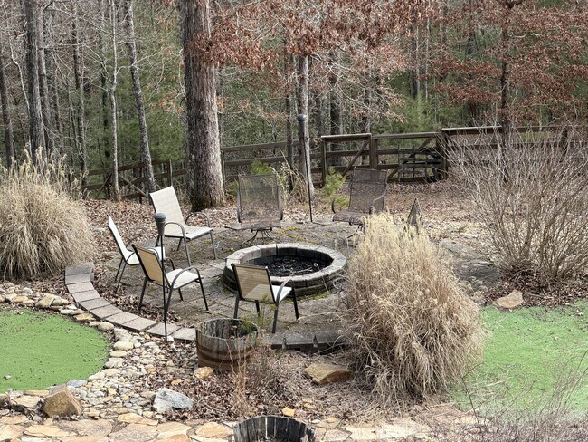 Building Photo - 670 The Wds Rd