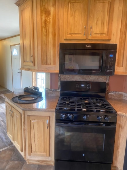 Building Photo - 36 River St