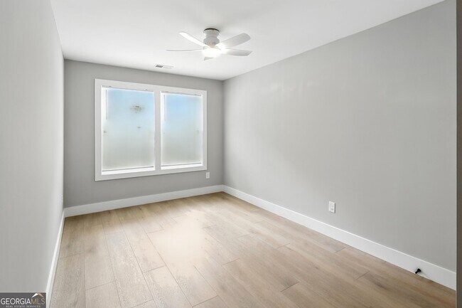 Building Photo - 232 Brad St