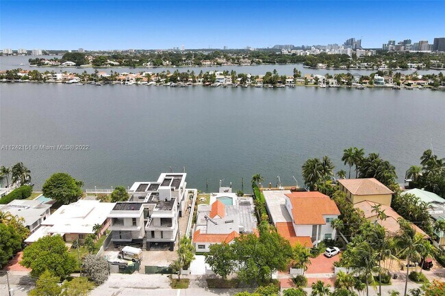 Building Photo - 1411 N Biscayne Point Rd