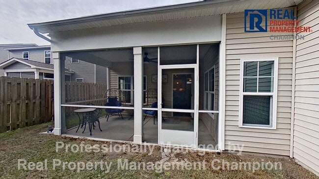 Building Photo - Immaculate 4 BD/3 BA Home w/Screened Porch and Fenced Back Yard