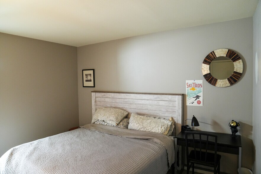 Building Photo - 2375 W 32nd Ave