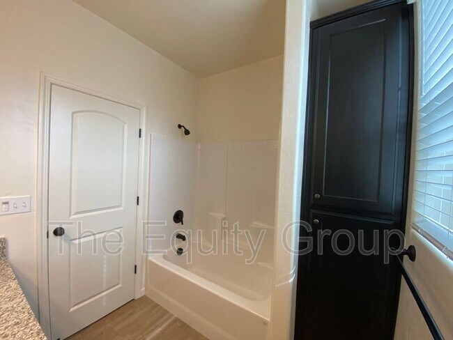 Building Photo - 3212 N Noyes Ct