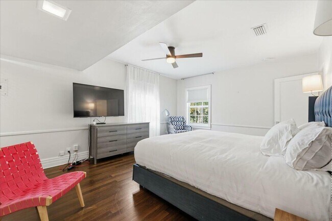 Building Photo - 459 NE 15th Ave