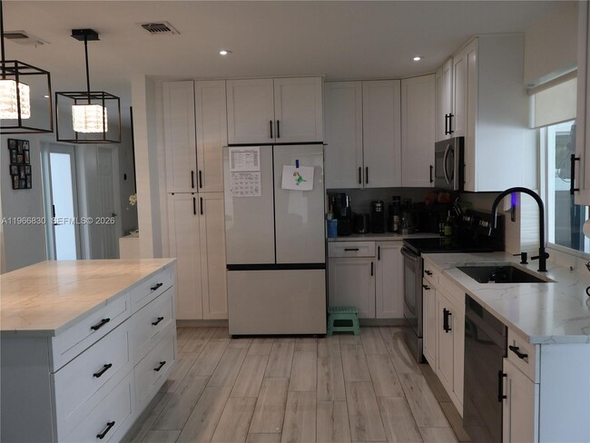 Building Photo - 5505 SW 9th St