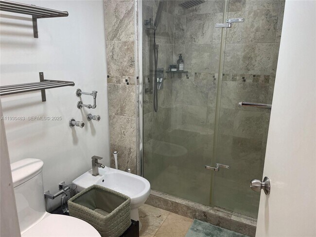 Building Photo - 210 174th St