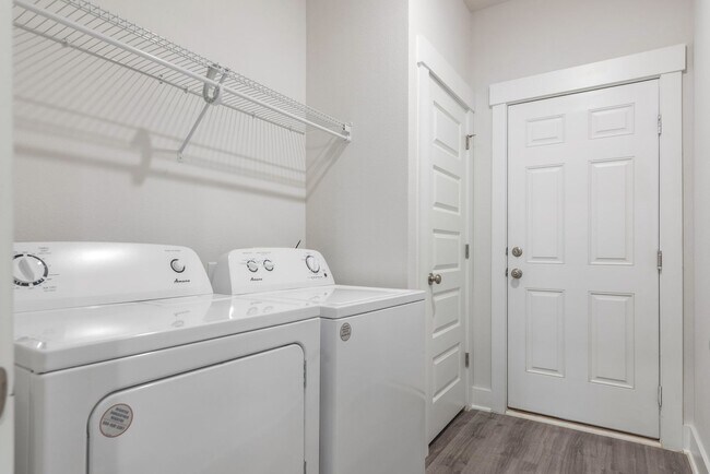 Building Photo - Beautiful 3-Bedroom Townhome