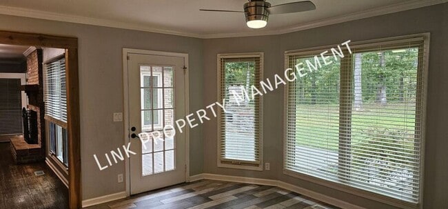 Building Photo - Exceptional 5-Bedroom Home with Luxury Out...