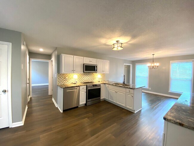 Building Photo - 1103 Rosebrook Dr