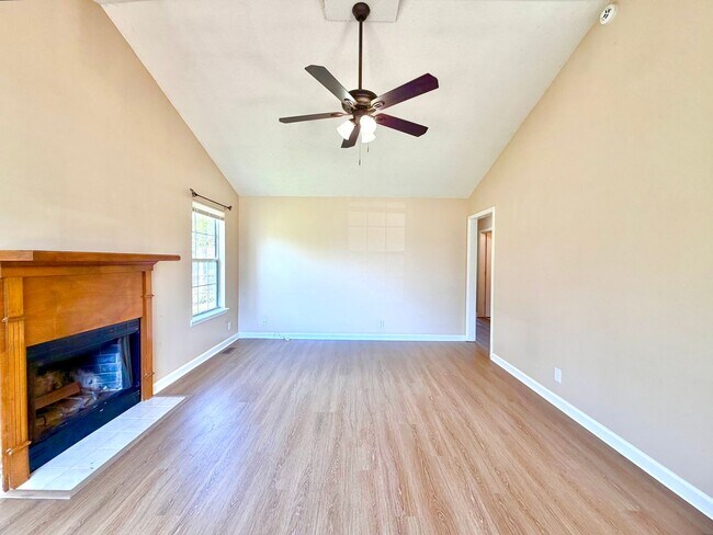 Building Photo - 1215 Marla Dr