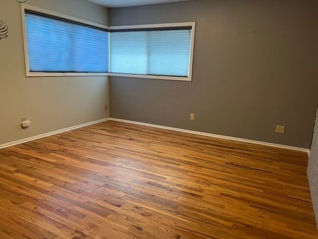 Building Photo - Great spacious 3-bedroom residence