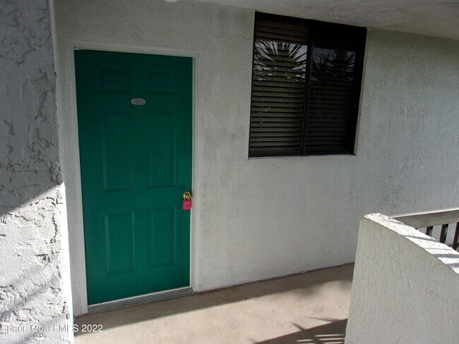 Building Photo - 300 Columbia Dr