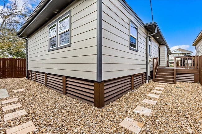 Building Photo - 3715 Avenue O 1/2