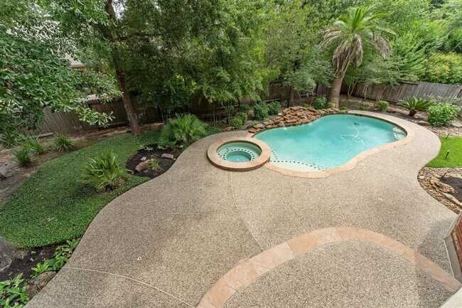 Building Photo - 22 Rillwood Pl
