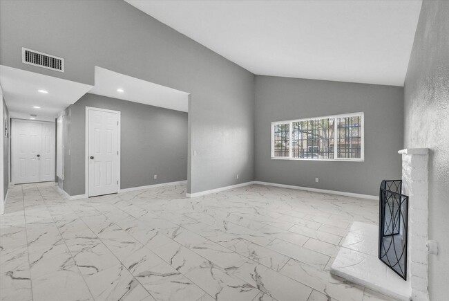 Building Photo - 1046 N Clifford Ave