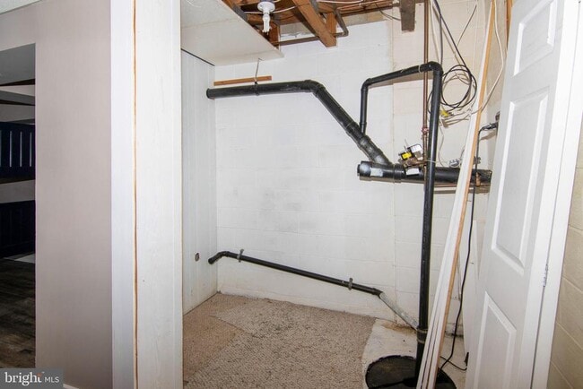 Building Photo - 1010 Hillsboro Ct