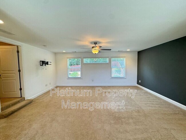 Building Photo - 2045 Birmingham Ct