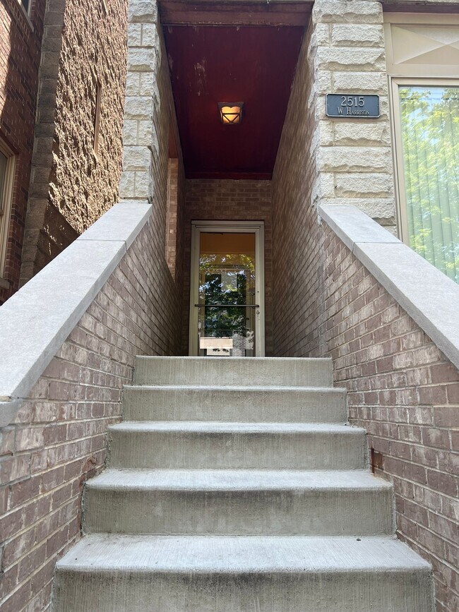 Building Photo - 2515 W Harrison St