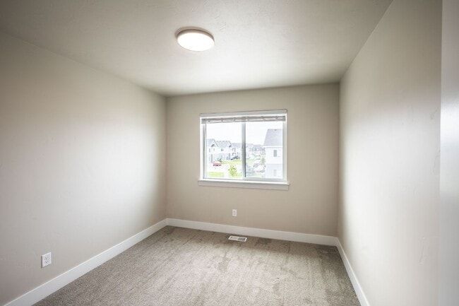 Building Photo - MODERN 4 BED 3 BATH TOWNHOME IN SUGAR CITY