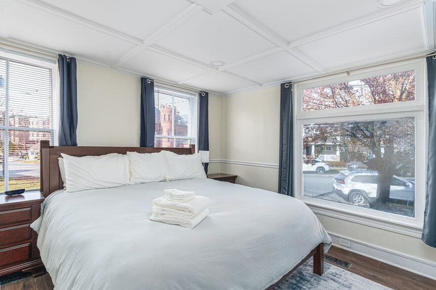 Building Photo - 70 Lake Ave