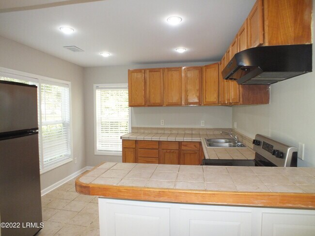 Building Photo - 418 Meritta Ave