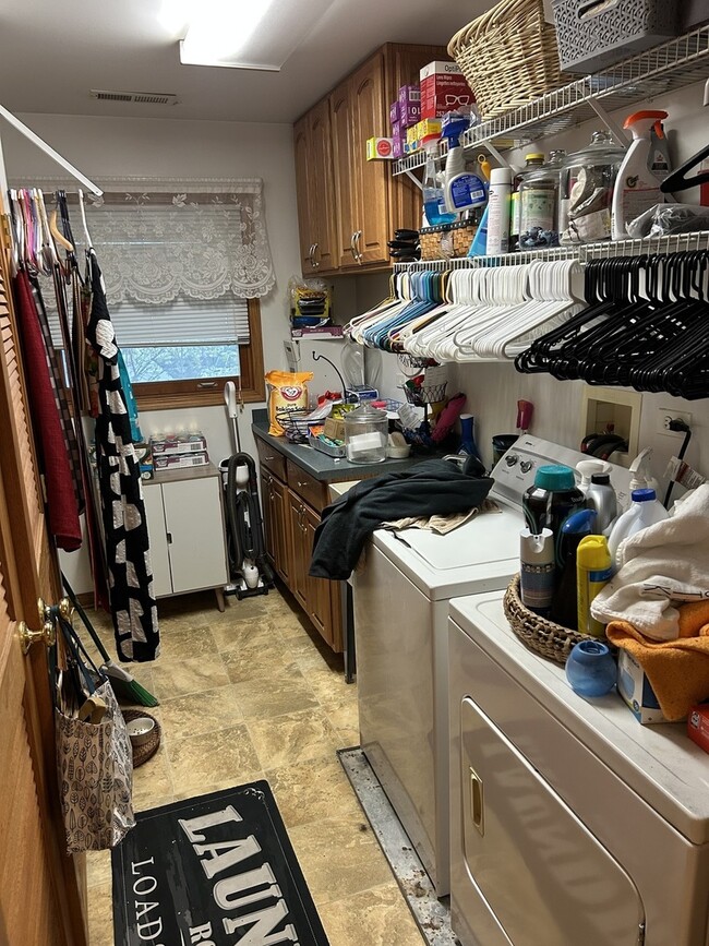 Building Photo - 3130 Sheeler Ave