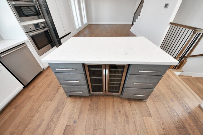 Building Photo - 826 Cage St