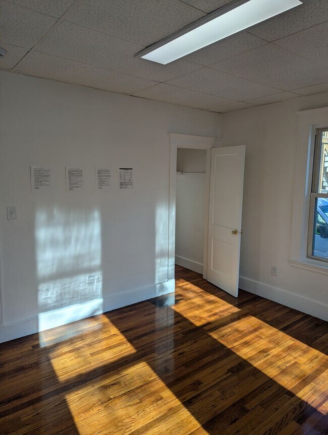 Building Photo - 545 Revere St