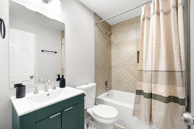 Building Photo - 420 Alpha St