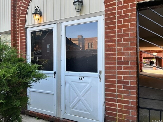 Primary Photo - 737 Chestnut St