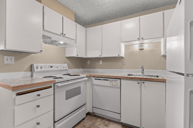 Building Photo - 11540 Pinehurst Way NE