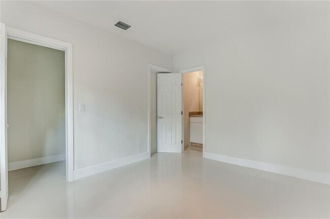 Building Photo - 5715 NW 6th Ave