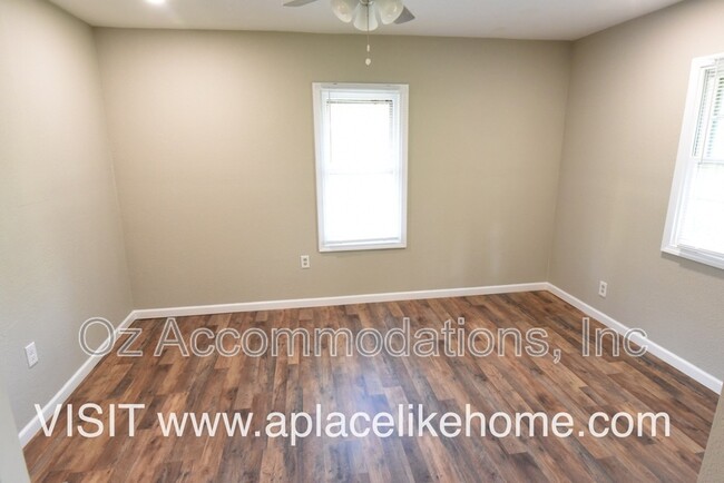 Building Photo - 5555 Farrow Ave