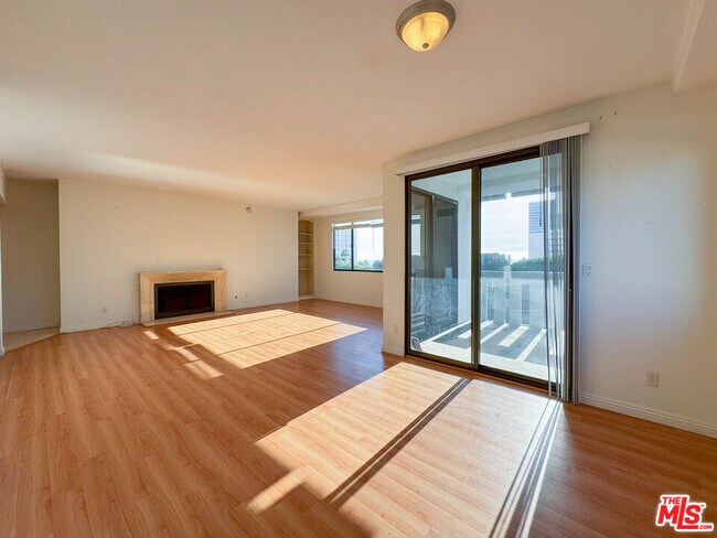 Building Photo - 1118 3rd St