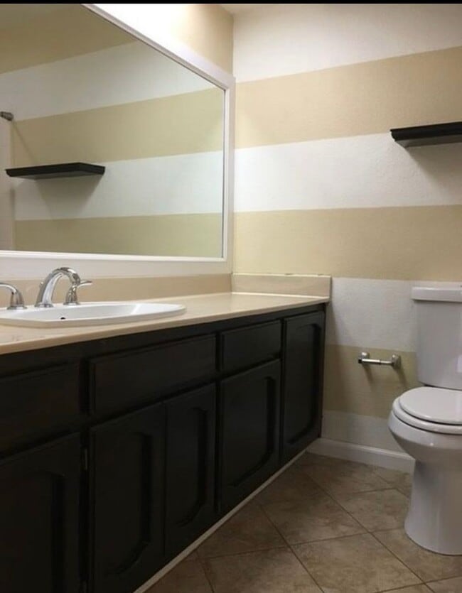 Building Photo - Beautiful 4 bed, 2 Bath home for Rent. Paid Water and Landscaping!