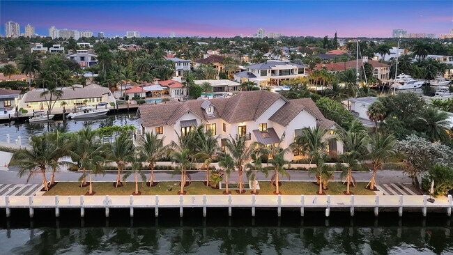 Building Photo - 400 Mola Ave