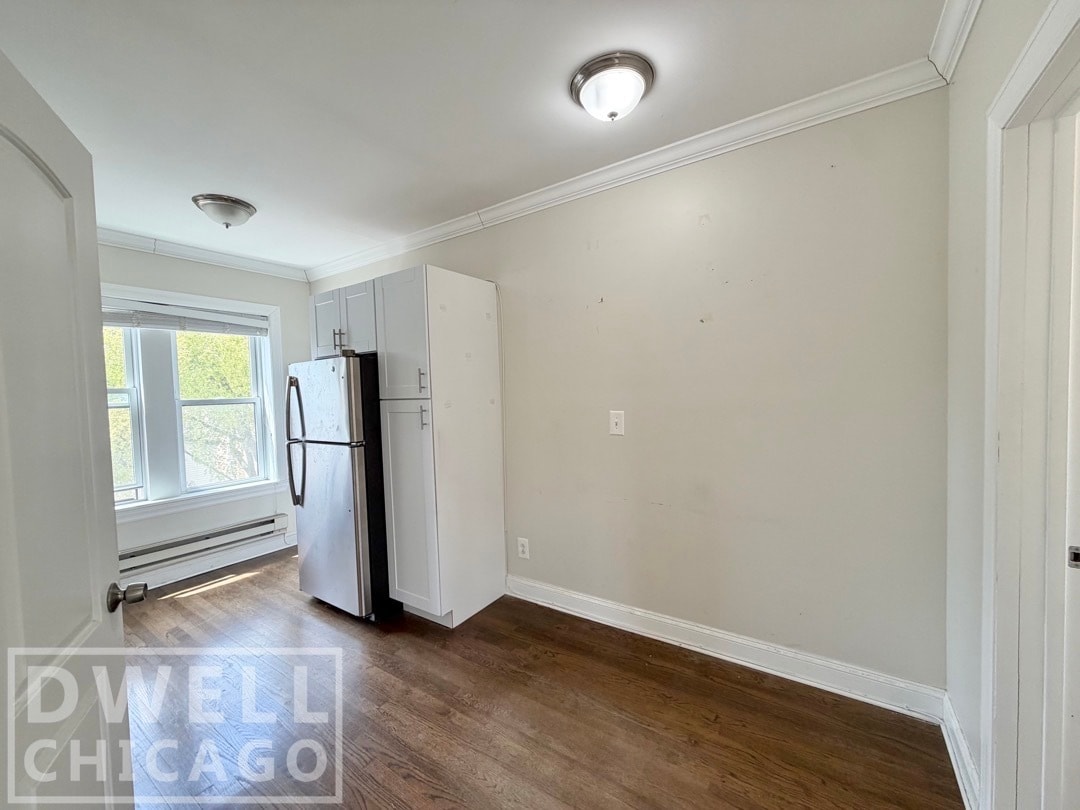 Building Photo - 3825 N Greenview Ave