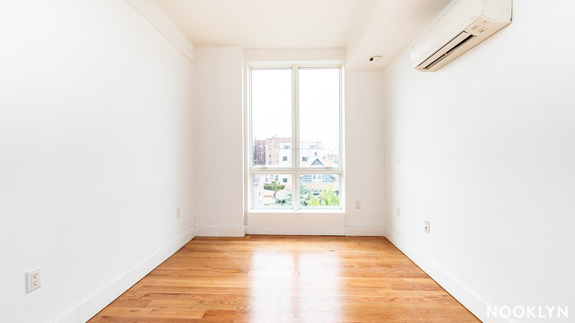 Building Photo - 19 E 31st St