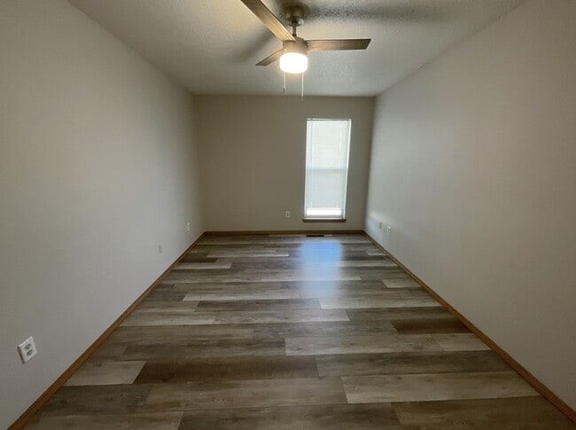 Building Photo - LEASING