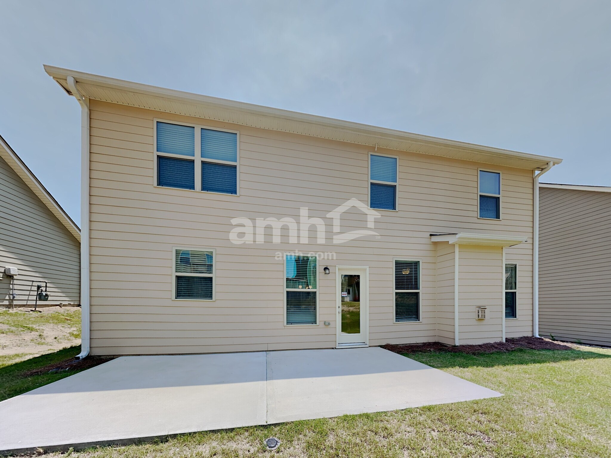 Building Photo - 1522 Balvaird Dr SE