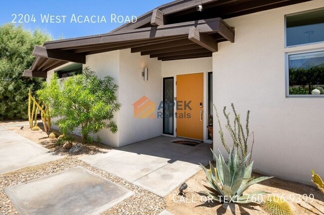 Building Photo - 2204 W Acacia Rd