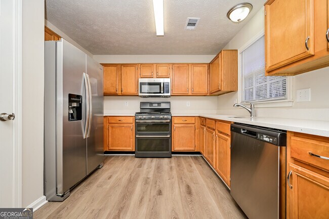 Building Photo - 25 Willow Tree Terrace