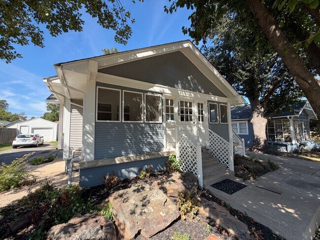 Building Photo - 1208 S Florence Pl
